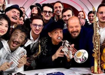 Oscar ed elezioni, Fiorello: il film Povere creature parla del centrosinistra che torna sconfortato dall’Abruzzo