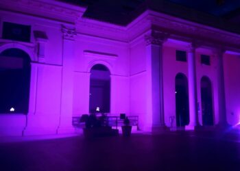 Il Kursaal si illumina di lilla contro i disturbi alimentari