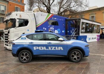 Una Vita da Social, decine di studenti sul truck della Polizia 