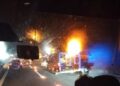 Paura sull’autostrada, camion a fuoco: traffico bloccato e disagi per i pendolari (fotogallery)