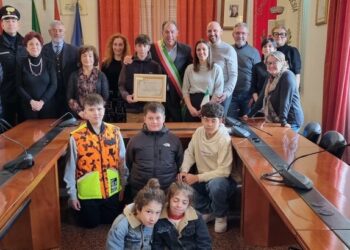 Si tuffa in mare per salvare un piccolo capriolo, attestato di benemerenza per il 14enne Samuel