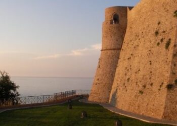 A Ortona il corteo storico Dama delle chiavi d’argento e delle nove damigelle