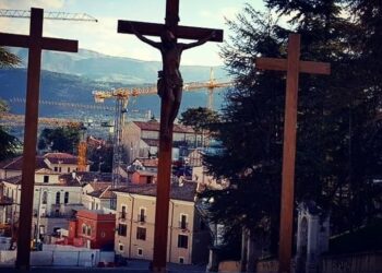 Venerdì Santo all’Aquila, il corteo torna in piazza Palazzo