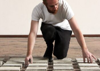 Anniversario del sisma, Onna ospiterà la prima delle 20 sculture in memoria delle vittime