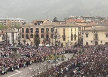 In ventimila a Sulmona per la Madonna che scappa