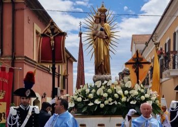 Giulianova festeggia la Madonna dello Splendore, tanti i devoti in processione (foto)