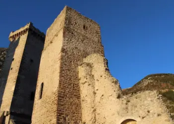 A Pacentro per Pasqua in 450 al castello, 50 camper in area sosta