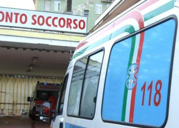 Incidente sul lavoro al nucleo industriale, operaio ferito gravemente alla mano da un macchinario