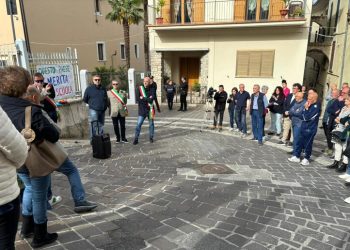 Scuola, rischio costituzione di una pluriclasse a Caramanico Terme: scoppia la protesta