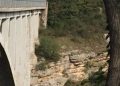 Dramma sul ponte di Salle, 55enne precipita e muore sul colpo: volo di 100 metri