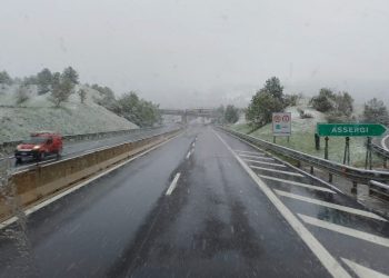 Temperature ancora in picchiata, gelo, freddo e neve: l’inverno non allenta la sua morsa