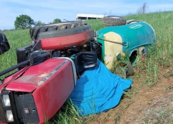Si ribalta il trattore, muore un uomo di 67 anni