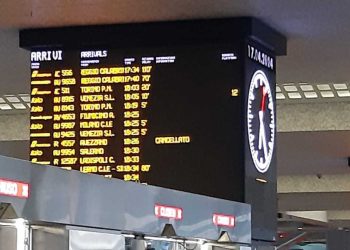 Caos alla stazione Termini, treno da Avezzano cancellato per un incendio a Tagliacozzo: disagi per i passeggeri
