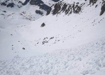 Valanga sul Gran Sasso, 3 persone sotto la neve: salvate dal soccorso alpino (foto)