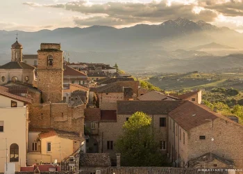 A Città Sant’Angelo partono i lavori per eliminare i canali in via Torre Costiera