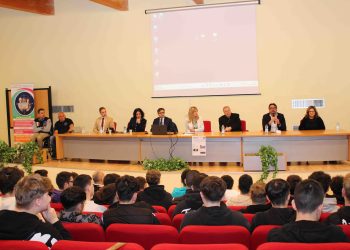 Gli studenti dell’istituto “Alessandrini-Marino” di Teramo celebrano la giornata della sicurezza stradale