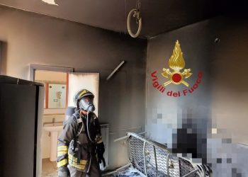 Scoppia un incendio in una struttura ricettiva di Pescara: domate le fiamme