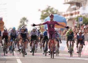 Giro d’Italia, il friulano Milan vince in volata l’undicesima tappa a Francavilla al Mare