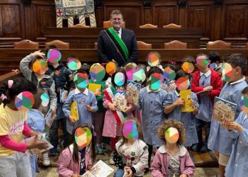 Seduta speciale del consiglio comunale all’Aquila con i bambini della scuola materna