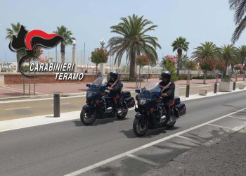 Pronti a commettere furti, in macchina arsenale di attrezzi per lo scasso: denunciati