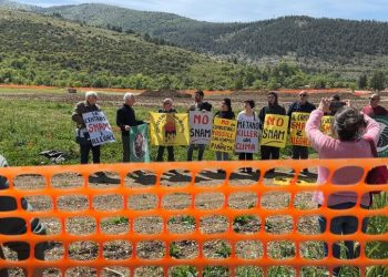 Schiacciato dal trattore con cui stava lavorando, morto agricoltore 64enne