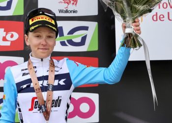 La ciclista abruzzese Gaia Realini cade durante la quinta tappa della Vuelta: dolore al petto, si ritira