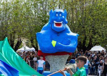 Grande successo per la Festa del Narciso: migliaia di visitatori per vedere la sfilata dei carri