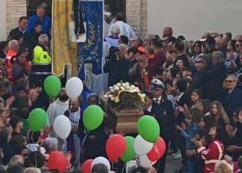 La comunità di Castilenti piange il suo primo cittadino, folla ai funerali del sindaco Alberto Giuliani