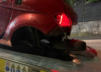 Travolge minicar con il suo suv, vigile urbano rischia l’imputazione e la sospensione della patente