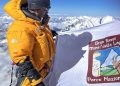 Phurba Tenjing, lo Sherpa con la bandiera del Parco del Gran Sasso, ha raggiunto la vetta dell’Everest