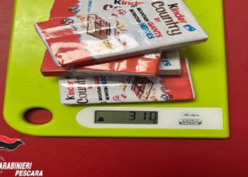 Barrette di cioccolato farcite con hashish, arrestato spacciatore