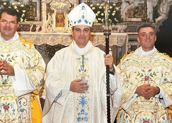 Il vescovo Fusco ordina presbiteri tre diaconi: la cerimonia lunedì