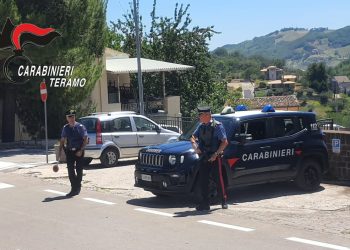 A Mosciano Sant’Angelo i carabinieri arrestano una donna che ha accumulato una pena di 29 anni per molteplici furti