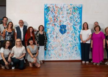 Al Comune di Francavilla l’opera dell’artista Anna Seccia Tracce partecipate. Donne e uomini in cammino