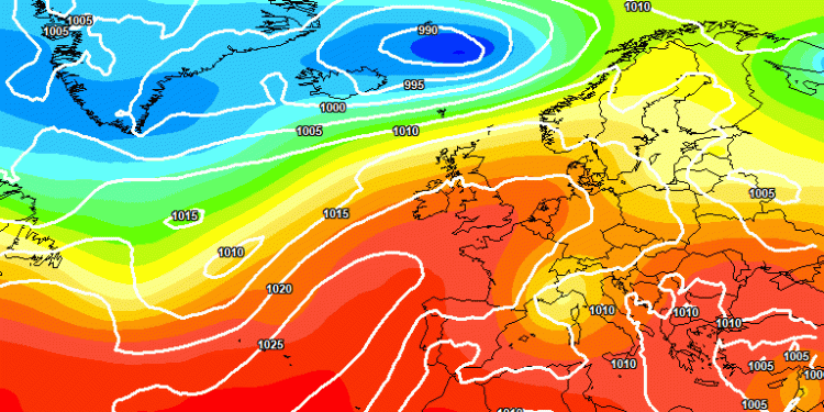 La situazione a 500 hpa prevista dal modello europeo ECMWF che vede l'arrivo di una goccia instabile e fresca ad ovest dell'Italia centro settentrionale, la quale inizierà ad apportare tempo instabile al nord e di seguito anche da noi nella giornata di Lunedì.