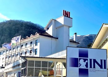 Ini Canistro: progressi nella chirurgia della colonna vertebrale con procedure mini-invasive