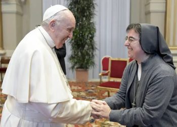 La suora ed economista Alessandra Smerilli riceve il “Premio Maja – Donna abruzzese dell’anno”