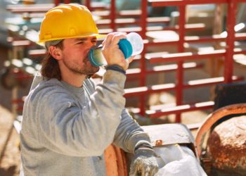 lavorare in cantiere d’estate, iniziative per affrontare i rischi legati al caldo