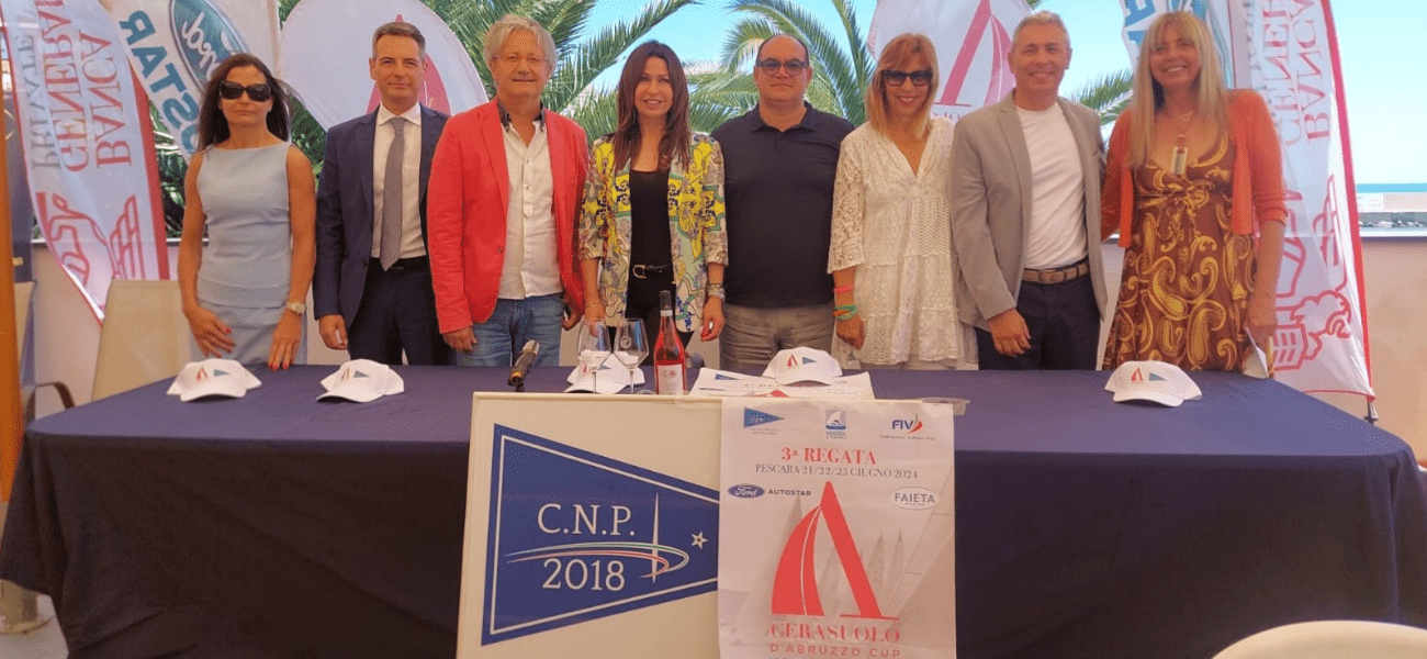 Foto di gruppo alla conferenza stampa di presentazione Cerasuolo Cup 2024