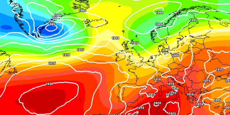 La situazione a 500 hpa prevista alle ore 14:00 di Domenica 30 Giugno. Sull'Abruzzo cielo poco nuvoloso e caldo. Possibile sabbia desertica in sospensione