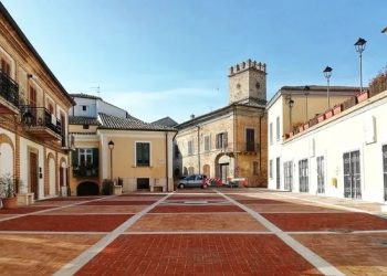 A Spoltore una piazza messaggera d’amore al centro del mondo