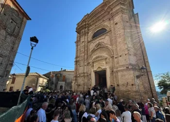 funerali di Thomas, le commoventi parole della nonna: “la tua assenza possa essere di monito”