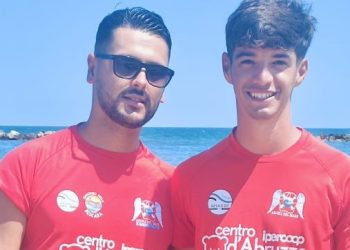 Angeli del mare, bagnini eroi salvano due persone nel giro di pochi minuti