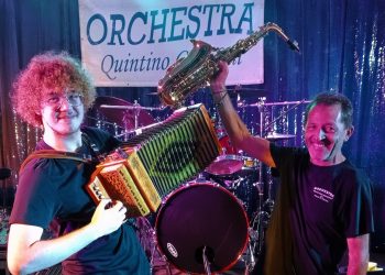 L’Orchestra Quintino Graziani con l’organettista Nicolò Di Mattia riempie Alba Adriatica
