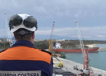 Locali fatiscenti e rischi per la navigazione, la Capitaneria blocca una nave tanzaniana a Vasto