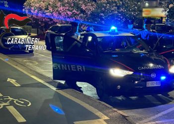 Calci e pugni al padre, 19enne ubriaco e violento arrestato dai carabinieri