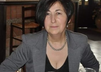 Muore durante una passeggiata al mare, oggi l’ultimo saluto a Nicoletta De Titta: aveva 63 anni