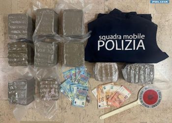 Chili di droga nascosti nei borsoni della palestra, arrestati due fratelli