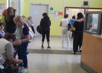 Linee telefoniche e internet in tilt, caos e file al Cup della Asl 1