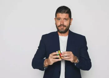 Filodiffusione al mare disturba bagnanti, ecco spot silenzio